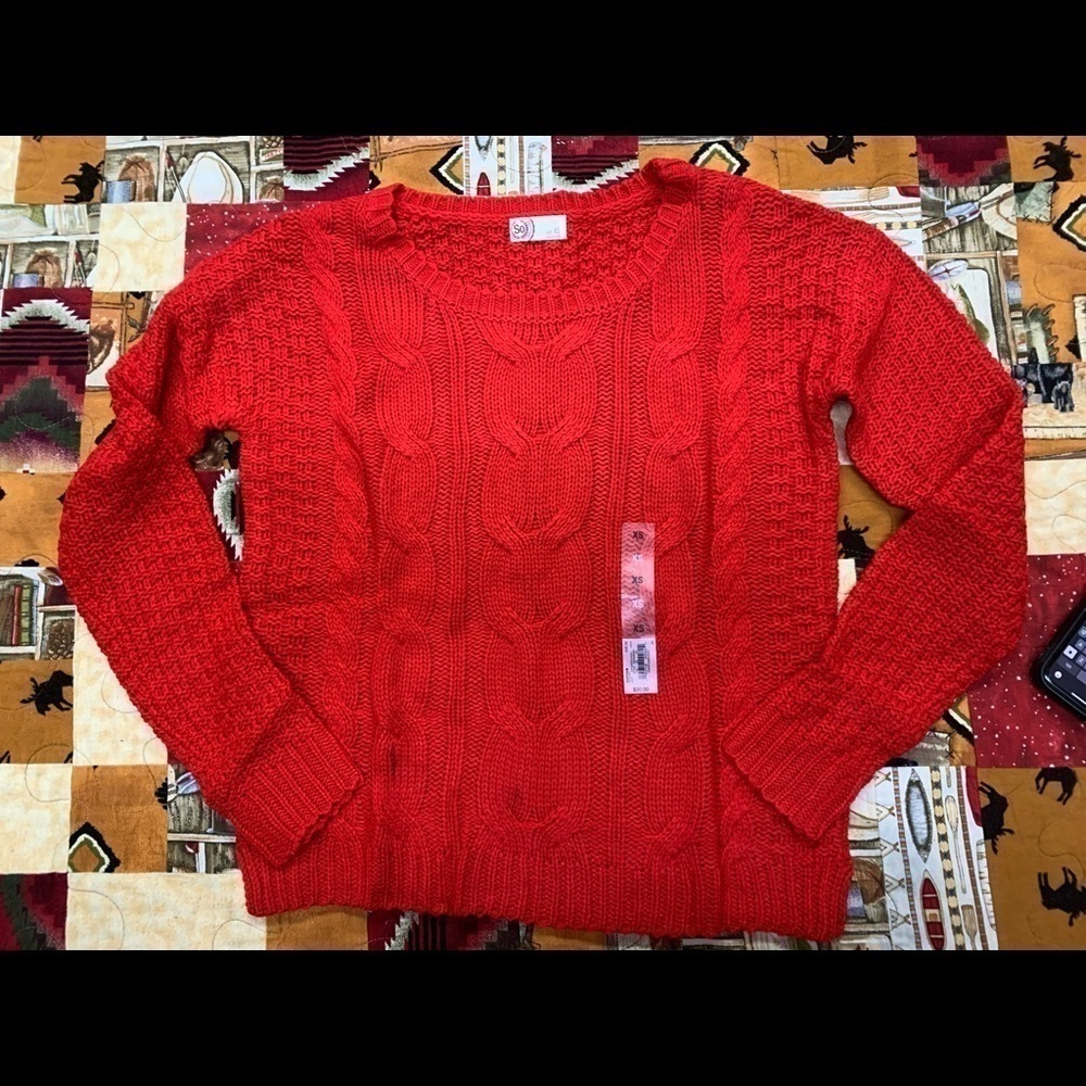 Juniors so cable knit sweater RED‎